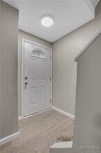 24 Faahs Dr in Orchard Park, NY - Foto de edificio - Building Photo
