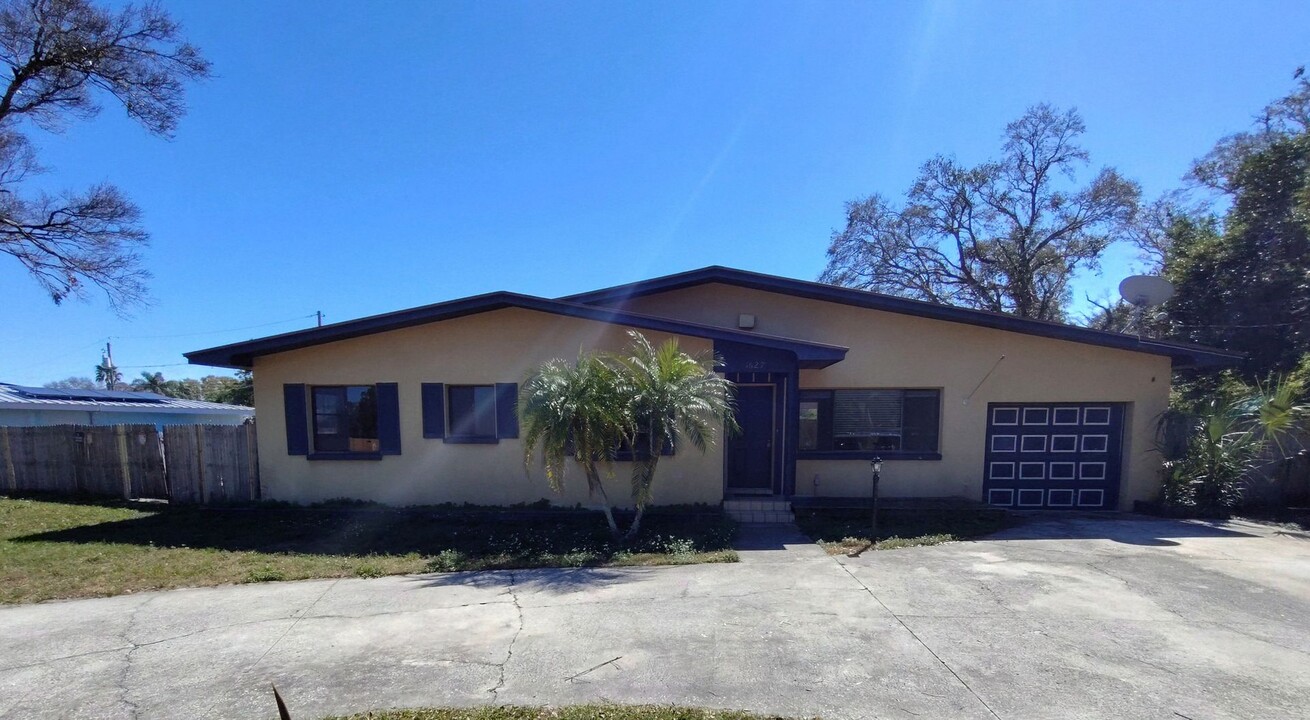 1627 Long St in Clearwater, FL - Building Photo