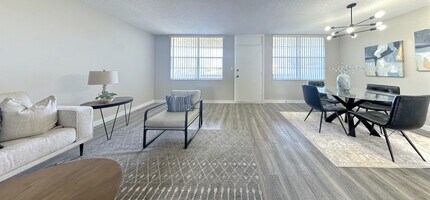 5095 Bay St NE in St. Petersburg, FL - Building Photo - Building Photo