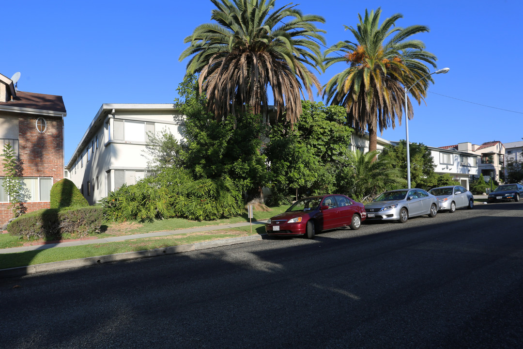 131 N Belmont St in Glendale, CA - Building Photo