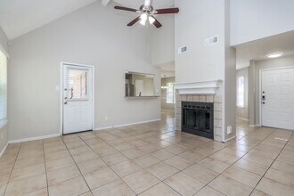 4017 Hunnington Dr in Conroe, TX - Foto de edificio - Building Photo