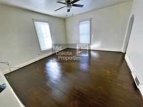 1020 E 1st Ave in Mitchell, SD - Building Photo - Building Photo