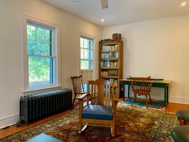 2258 Cathedral Ave NW, Unit 58 #2 in Washington, DC - Foto de edificio - Building Photo