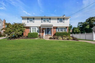 721 Rancocas Ave in Riverside, NJ - Building Photo