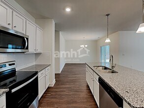 7053 Creeksong Dr in Douglasville, GA - Building Photo - Building Photo