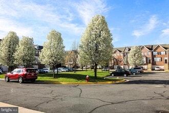 21138 Angela Square in Sterling, VA - Building Photo - Building Photo