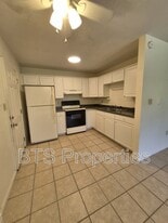 5917 W Plank Rd in Bellevue, IL - Building Photo