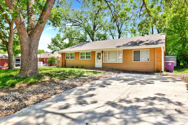 property at 2031 College View Rd