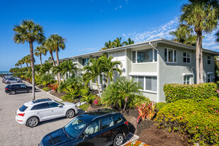 1065 Gulf Shore Blvd N Apartamentos