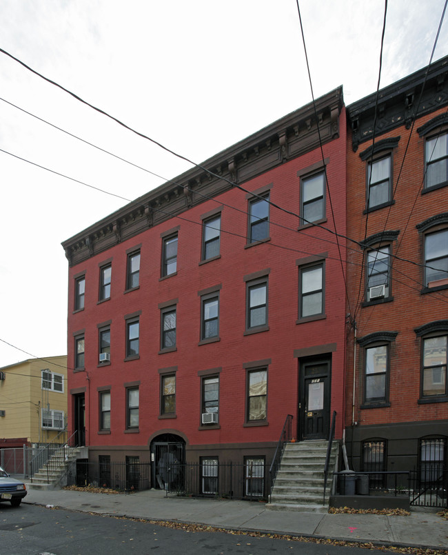 233-235 2nd St in Jersey City, NJ - Building Photo - Building Photo