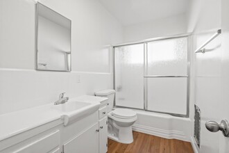 1018 Grant St, Unit A in Santa Monica, CA - Building Photo - Building Photo