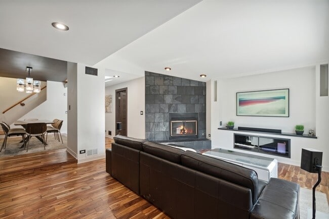 2638 W Grand Ave in Chicago, IL - Building Photo - Building Photo