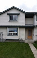 5 Halsall St in Sylvan Lake, AB - Building Photo