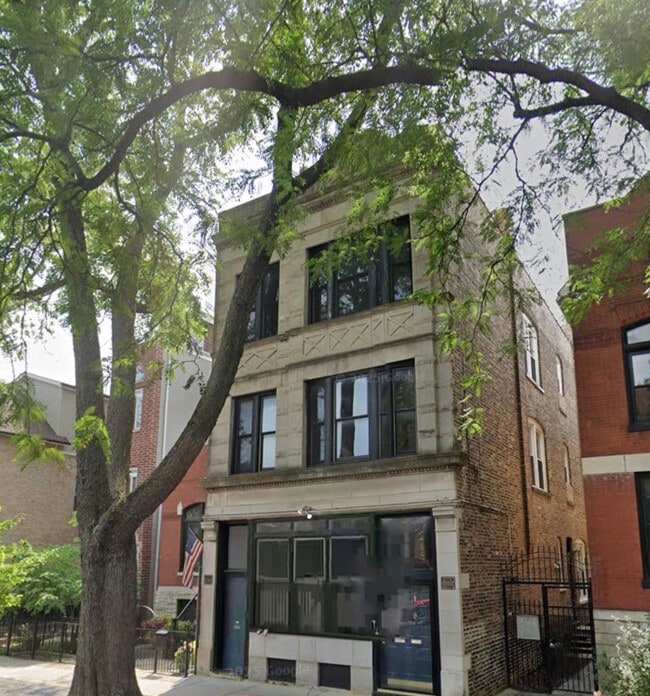 property at 2037 W Iowa St
