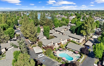 Grouse Run Apartments in Stockton, CA - Foto de edificio - Building Photo