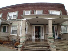 2105 E 31st St in Lorain, OH - Building Photo