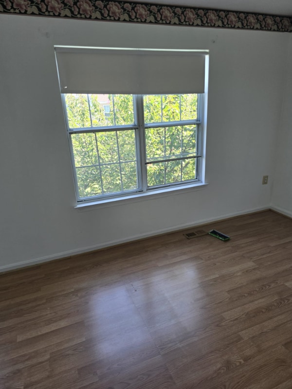 1902 Bronzegate Blvd in Silver Spring, MD - Foto de edificio - Building Photo