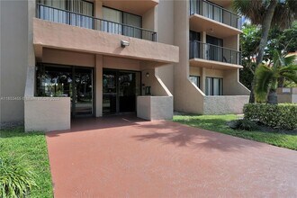 16751 NE 9th Ave, Unit 512 in North Miami Beach, FL - Building Photo - Building Photo