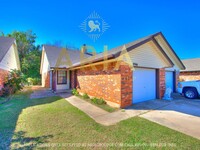 8904 Oak Valley Dr in Midwest City, OK - Building Photo - Building Photo