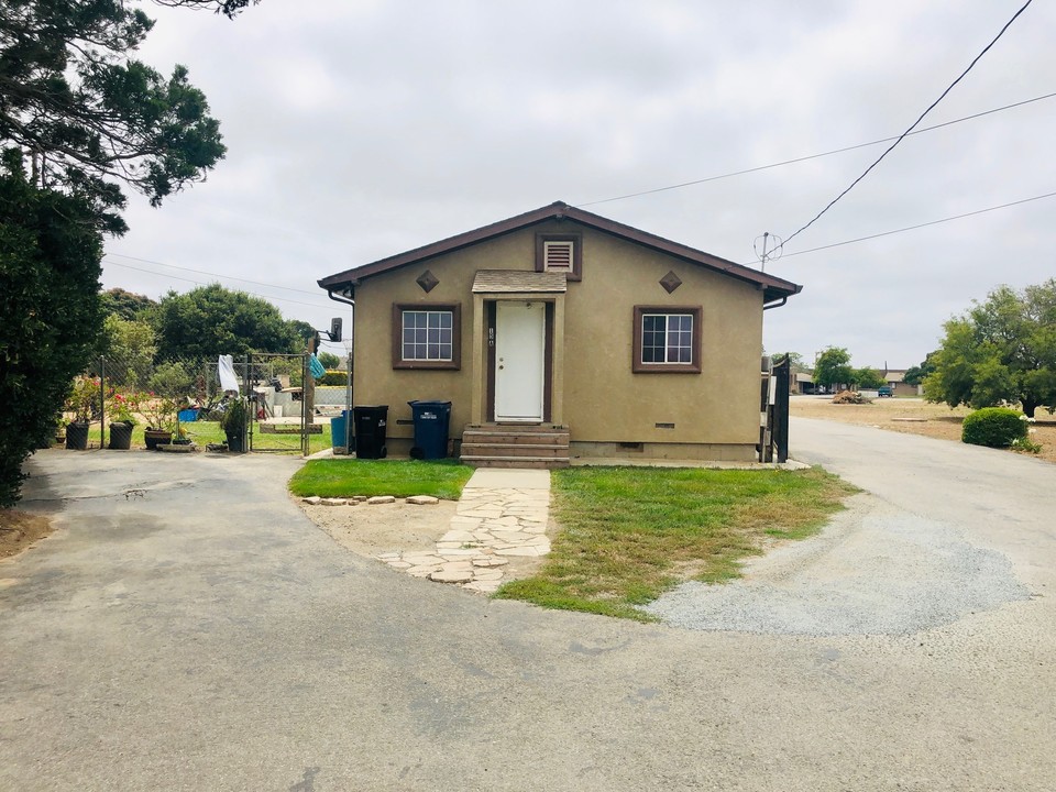 11600 Schoch Rd in Salinas, CA - Building Photo