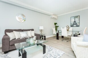 2200 King St E in Hamilton, ON - Building Photo