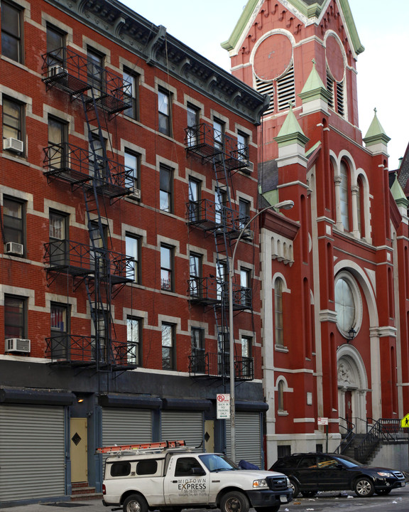 The Pitt Street Apartment in New York, NY - Building Photo