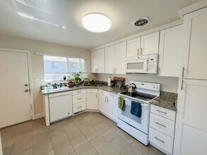 2272 E Panorama Way in Holladay, UT - Building Photo - Building Photo