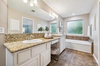 1339 Ella Pl in Houston, TX - Building Photo - Building Photo