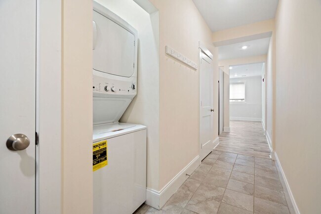 Folger's  Landing in Dover, NH - Building Photo - Interior Photo