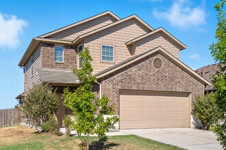 261 Northern Flicker St in Kyle, TX - Building Photo - Building Photo