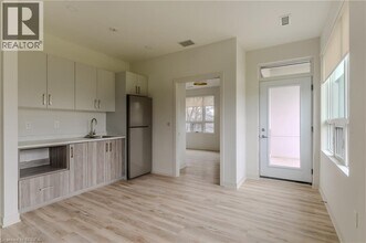 152 N Park St in Brantford, ON - Building Photo - Building Photo