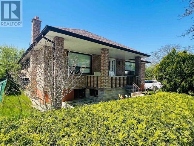 24 Highview Ave in Toronto, ON - Building Photo - Building Photo