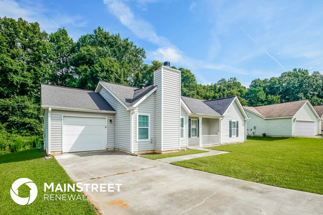 370 Flint Ridge Ct in Jonesboro, GA - Building Photo