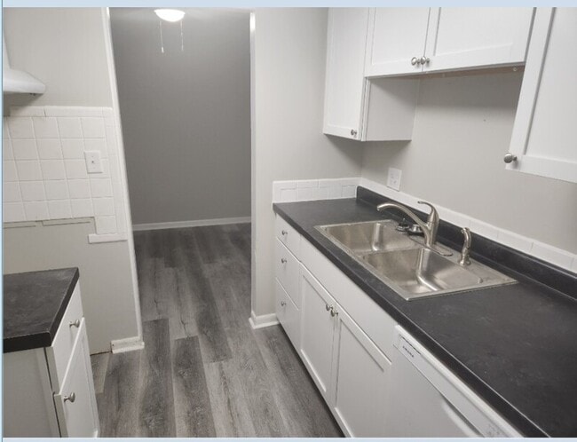 628 Wooddale Terrace in Greenwood, IN - Foto de edificio - Building Photo