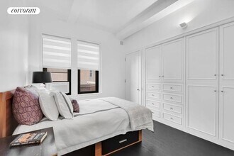 320 E 57th St in New York, NY - Building Photo - Building Photo