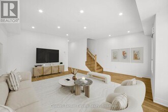 42 Wind Tree Wy in Halton Hills, ON - Building Photo - Building Photo