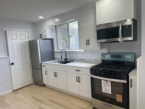 273 Maple Ave, Unit 2BR with Deck in Wallington, NJ - Building Photo - Building Photo