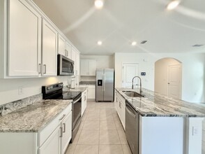 10759 Penny Gale Loop in San Antonio, FL - Foto de edificio - Building Photo