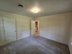 423 Briarwood Cir in Hopewell, VA - Building Photo - Building Photo