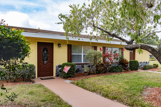 Dorchester at King's Point in Sun City Center, FL - Building Photo - Building Photo