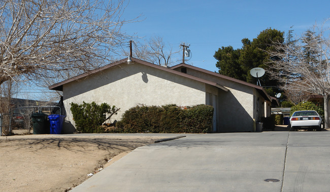 14666-14668 Mesa Dr in Victorville, CA - Building Photo - Building Photo