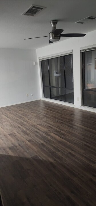 2329 Briarwest Blvd in Houston, TX - Foto de edificio