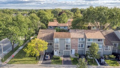 813 Shawnee Trail in Roselle, IL - Building Photo - Building Photo