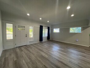 127 Arden Wy in Sacramento, CA - Building Photo - Building Photo