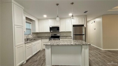 2010 Summerland Ln in Edinburg, TX - Building Photo - Building Photo