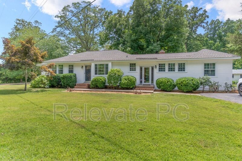 8000 Curtis Rd in West Point, VA - Building Photo