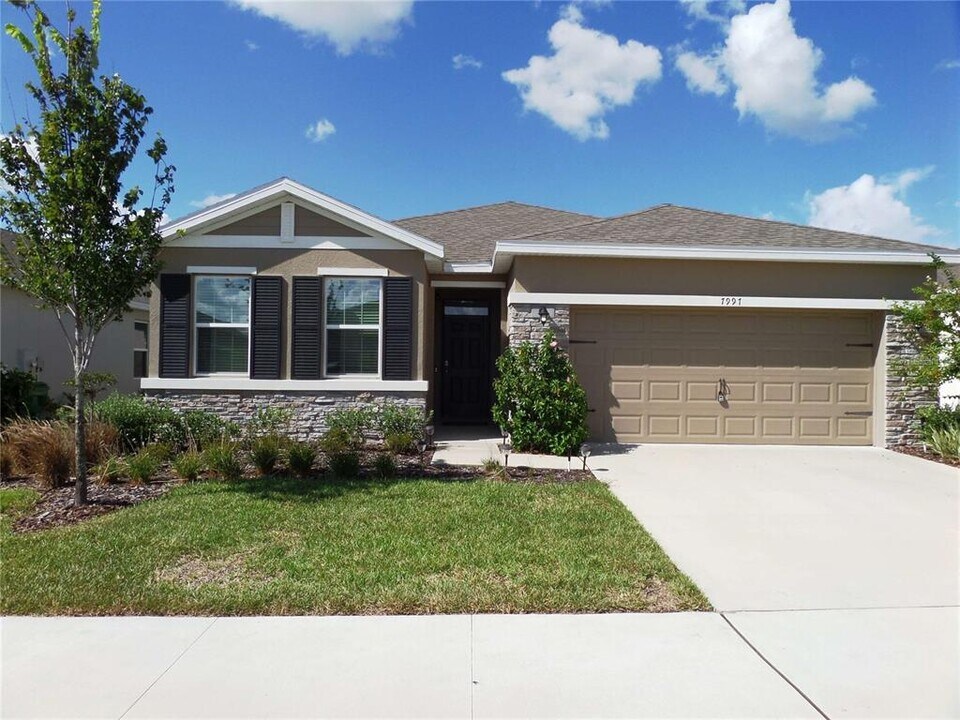 7997 Penrose Pl in Wildwood, FL - Building Photo