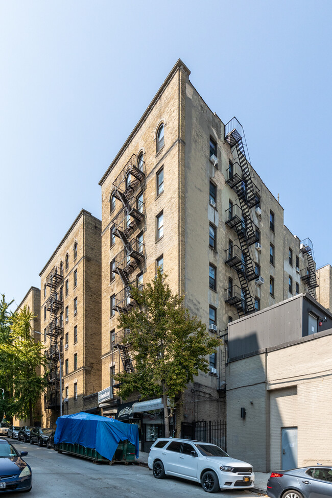 Cloister Apartments in New York, NY - Foto de edificio - Building Photo