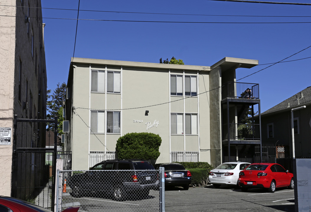 The Ruby in Oakland, CA - Building Photo