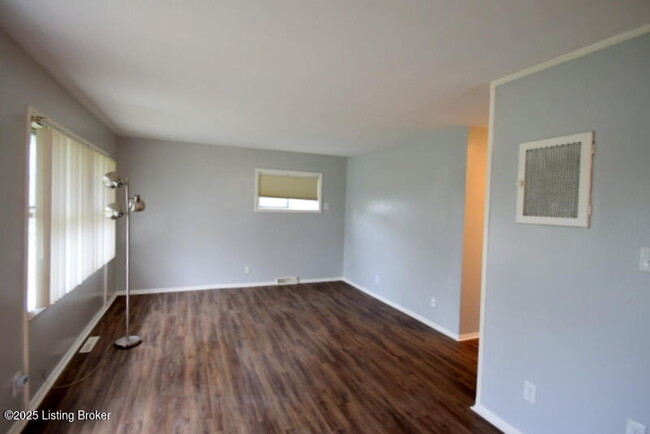 4912 Bluebird Ave in Louisville, KY - Building Photo - Building Photo